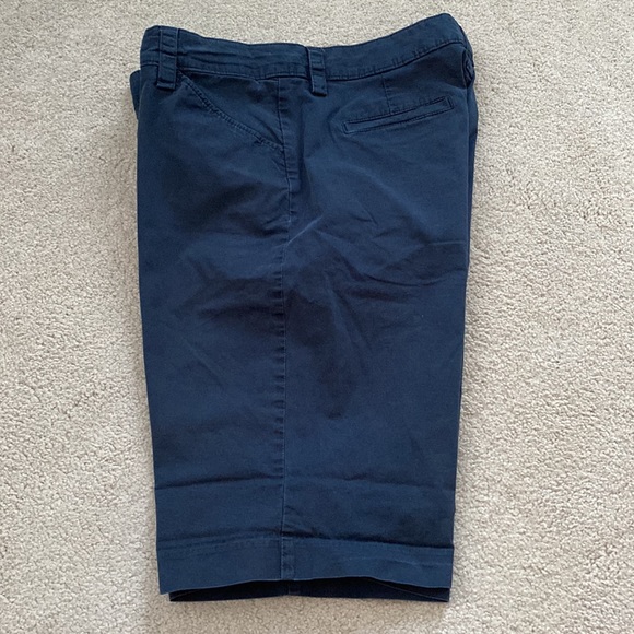 Navy blue Bermuda shorts. Size 10/12. See measurements. - Picture 14 of 16